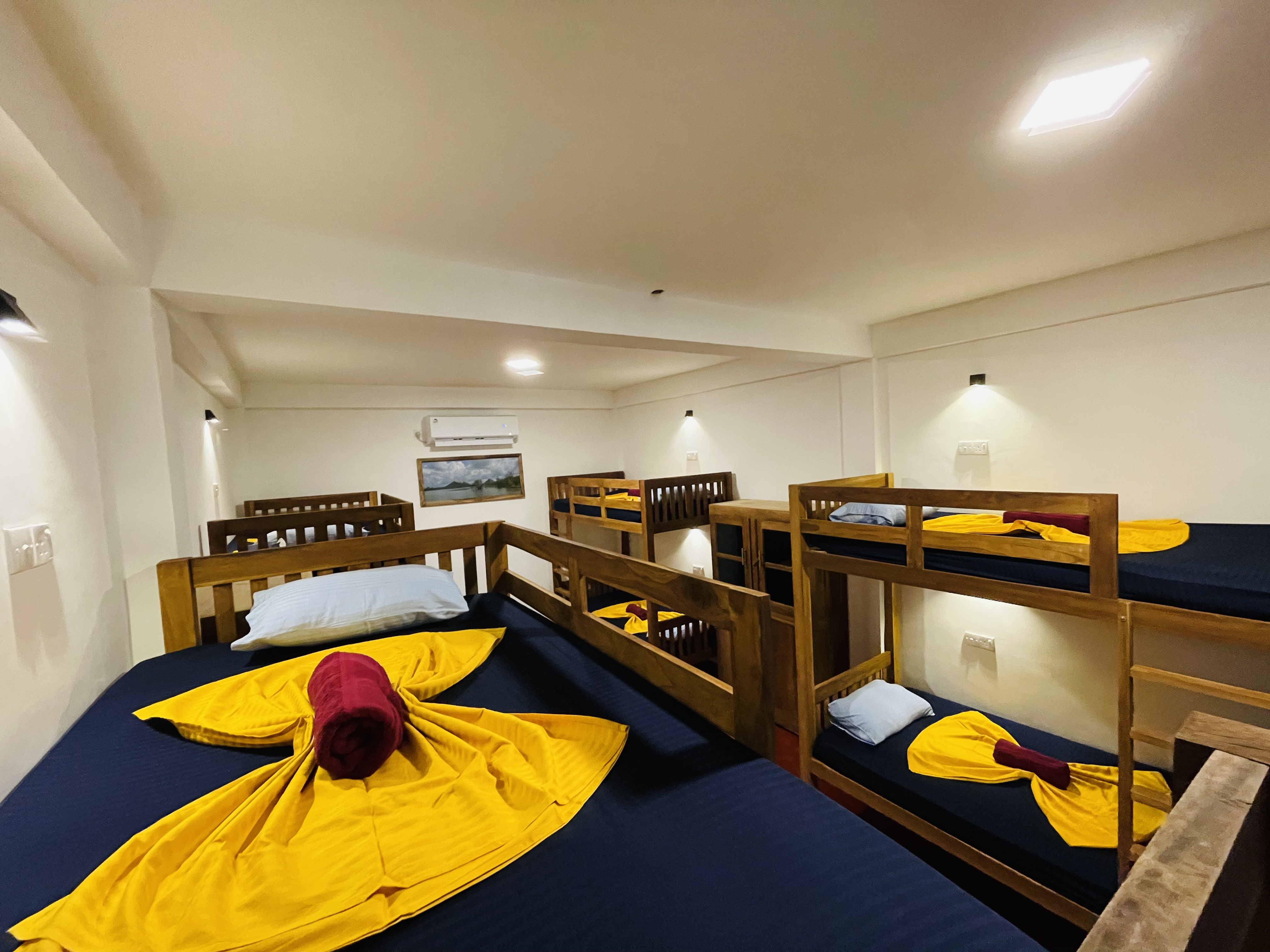 8-Bed Mixed Dormitory Room with Curten 01